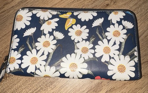 Butler and wilson large daisy - wilson,