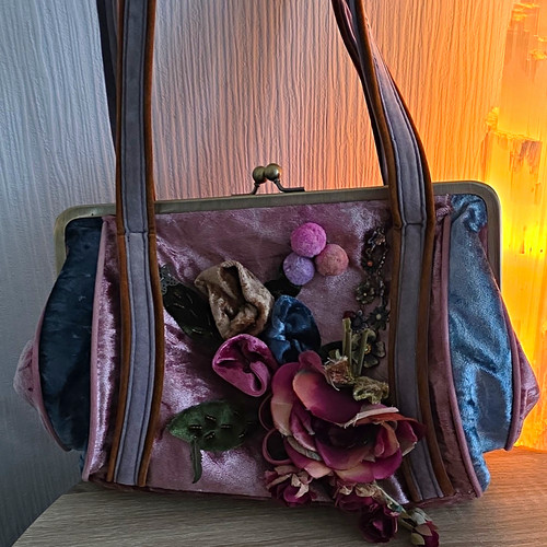 Butler wilson pink velvet - wilson,